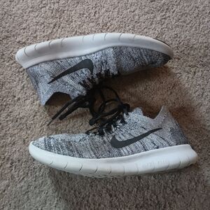 Nike Free RN Flyknit Womens Size 8 Oreo Gray Running Sneakers  880844-101 PREOWN